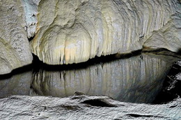 В пещере Горного Короля / Подземное озеро в Новоафонской пещере, Абхазия, 2013 г.