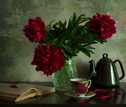 Пионовый чай / Пионы не только красивые, но и целебные цветы - из пионовых лепестков можно заваривать чай, который снимает тревогу и страхи.