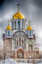 Купола в России кроют чистым золотом / Самара. Вновь строящийся храм в честь Святой Троицы.
