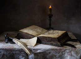 ...всего-то - чтоб была свеча... / Натюрморт с книгой и свечой