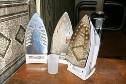 Двойной не виски / На троих. Ни один предмет я не передвинул ни на один сантиметр. Снято в коммунальной квартире в Санкт-Петербурге.