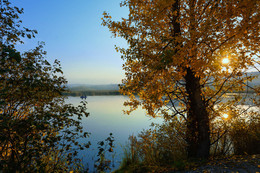 Золото листвы / Вечер на озере