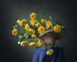 Аромат желтых роз / летний цветочный натюрморт