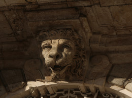 Одиночный кадр / Лев с человеческим лицом. Мадрид, Королевский дворец.