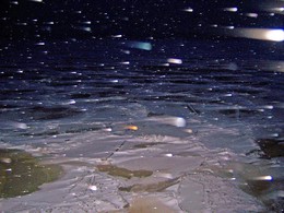 Дальняя даль / Снег снят с использованием блица, в кадре - Онежское озеро
