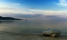 Поздним вечером на Тасосе / Кому яхта.а кому лодка.