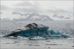 Льдинка... / Исландия, Ледяная лагуна (Jokulsarlon Lagoon), образовавшаяся в результате таяния самого большого ледника Европы Ватнайёкюдль (Vatnajökull)