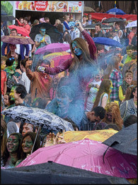 И дождь не помеха... / фестиваль красок холи