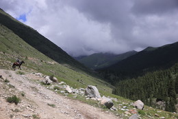 Выше в горы / Подъем по горам Семеновского ущелья в Киргизии