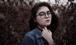 Настя / https://500px.com/photo/213803699/n-s-portrait-by-anna-khitrakova?ctx_page=1&from=user&user_id=13477141