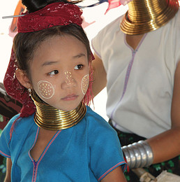 Девушки бывают разные / таиланд, провинция чанг рей. племя Каренов - длинные шеи