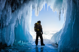 В ледяной пещере / Фото сделано в пещере на мысе Хобой, острова Ольхон. Байкал