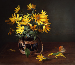 Желтые цветочки / Натюрморт с цветами топинамбура