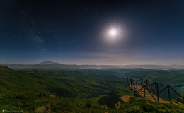 Лунные ночи на Бермамыте... / Луна, Эльбрус, звезды и бескрайние зеленые холмы...
Спокойной ночи!