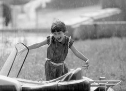 Тёплый дождь (3) / Фото 80-годов Ч\б фотоплёнка Свема