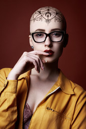 Станислава / https://500px.com/photo/181446777/the-bald-s-story-by-anna-khitrakova?ctx_page=1&amp;from=user&amp;user_id=13477141