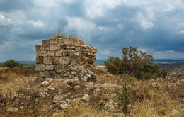 Была здесь когда то крепость / Была здесь когда то крепость крестоносцев, построенная на развалинах города Гат,что в Израиле