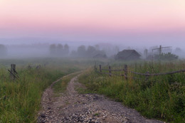 Дорога в предрассветный туман / Рассвет в окрестностях Селигера