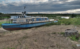 Привязали / Катер ждет хозяина