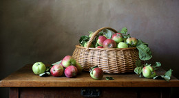 Корзина с яблоками / Яблочный спас