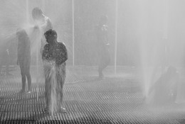 Лето / Летний фонтан в Геленджике
f/20 1/30с ISO-100 фокусное 90 мм