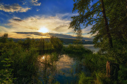 Вечернее солнце / Закат на озере