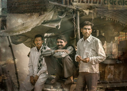 Три товарища / Снимал в Индии из окна проезжающего автомобиля