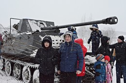 Реконструкция боя второй мировой войны- 1943 года около Красного Села, Санкт-Петербрург / Немецкая самоходка