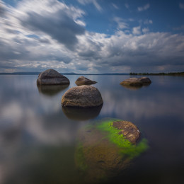 Камни счастья / Озеро Иртяш близ Озерска, Челябинская область. Есть два названия - Камни счастья, и Белые Гали. Камней 7, но в зависимости от уровня воды видны не все