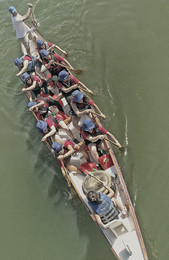 Команда... / Гонки китайских лодок.