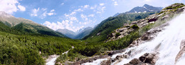 Алибекский водопад, Домбай. / Вид от Алибекского водопада на Алибекское ущелье.