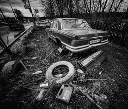 Весенняя автомобильная / Sigma 12-24. Весна 2016.

В принципе, эта фотография вписывается в цикл &quot;Среда обитания&quot;. Эта &quot;красота&quot; находится около калитки частного дома. С тем и живём