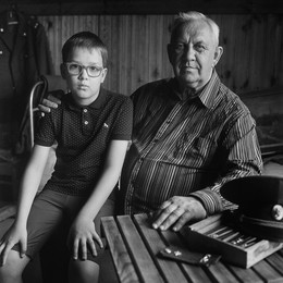 Валерий (портрет с внуком) / Лужесно, 2017