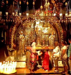Да будет свет / В храме Гроба Господня в Иерусалиме на месте, где был распят Иисус.