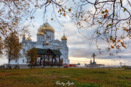 осень в Белогорье / Белогорский монастырь, Пермский край
http://ilyshev.photo