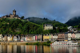 Cochem / Хочу поделиться с вами одним из своих любимых мест. Кохем, на реке Мозель, Германия.
Утро, вид с балкона гостиницы. Никакого похмелья...