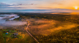 Вот он, какой Вепсский край! / Фоторабота из проведённого мною 4-х дневного фототура «Магия Ленинградской области» в природном парке «Вепсский лес». «Вепсский лес» - особо охраняемая природная территория регионального значения. Слева панорамы группа вепсских деревень (Макарьевская, Казыченская). Находится на берегу озера Ладвинское.
В течение 2-3 недель буду делать ещё фототур в Вепсский лес.
Восток Ленинградской области. 25 сентября, 2017 год.