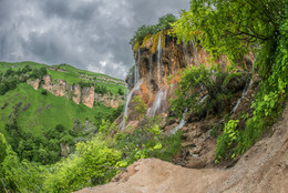 Водопад Гедмишх / Водопад в Зольском районе Кабардино-Балкарской Республики. Расположен в верховьях правого притока реки Гедмыш. Также известен под туристическими названиями: «Царские водопады», водопады «Царская Корона», водопады «70 струй» и «Аватарские водопады». Часто упоминается во множественном числе, так как представляет собой множество потоков - каскад.