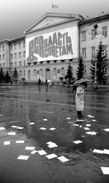 На грани двух &quot;ЭПОХ&quot; / Снимок сделан перед майской демонстрацией на центральной площади им В.И. ленина. Было полное ощущение грядущих революционных перемен...