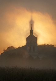 Пятничная головоломка / тень от церкви на тумане