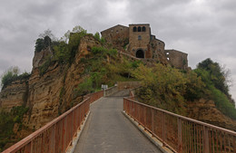 Civita di Bagno Regio / Разрушенная землетрясением деревня на скале Civita di Bagno Regio, Умбрия, Италия.