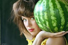 Девушка с арбузом / *****