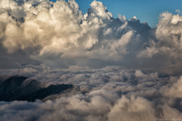 Прогулка по облакам / Гималаи, Непал. Найдете самолет в кадре?)