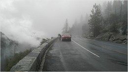 Лови момент / Фотограф в туманных горах Калифорнии