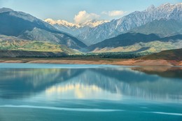 Горы и озера Киргизии. / Еще одна фотография с места съемки предыдущей.