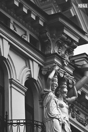 смотрительницы города / про величественные петербургские фасады