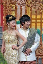 Молодожены / Тайская свадебная церемония.