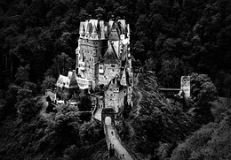 Замок Эльц / Среди леса дремучего, на высокой горе стоял красавец замок