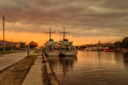 Порт в Лиепае / Закат в порту в Лиепае, Латвия