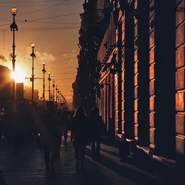 утопая в закате / залитый солнцем Невский проспект